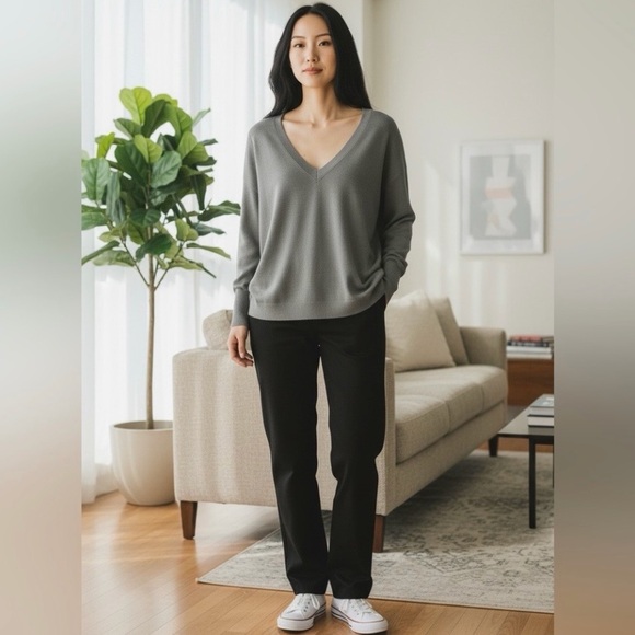 White House Black Market Gray V-Neck Cashmere Blend Sweater – Size L - Picture 9 of 14